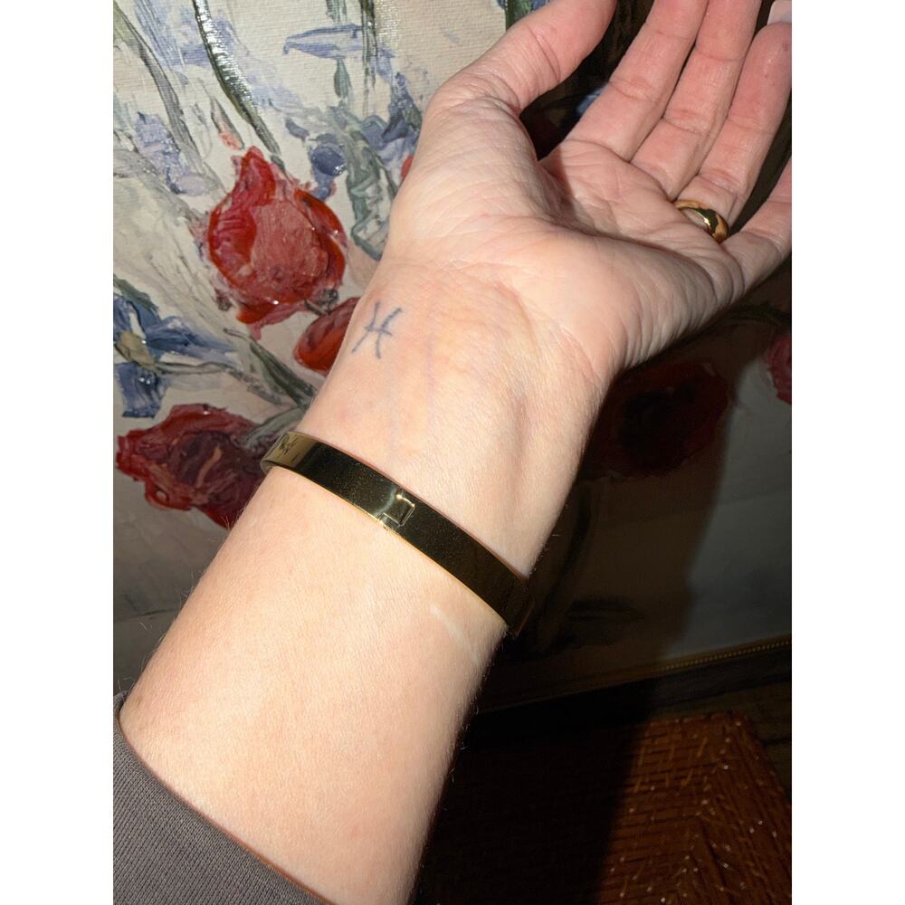 NWT Michael Kors MK Twist Lock Gold Tone Rhinestone Bangle Bracelet - Picture 5 of 12